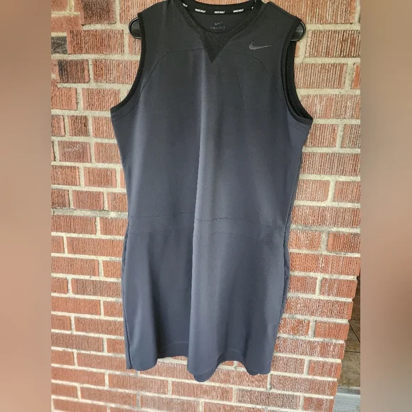 green emerald velvet dress Amazon.com: Nike Dri-FIT Bliss Women's Training Dress, Black, XS :  Clothing, Shoes & Jewelry